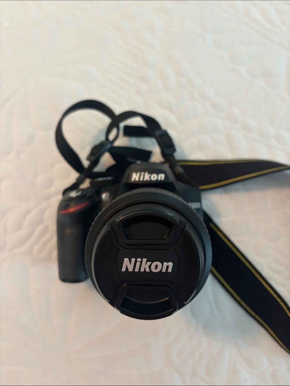 Nikon D3200 DSLR Camera in Black with 18-55mm VR Lens